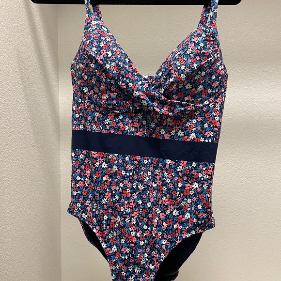 Draper James x Lands End Swimsuit and Coverup - Picture 13 of 13